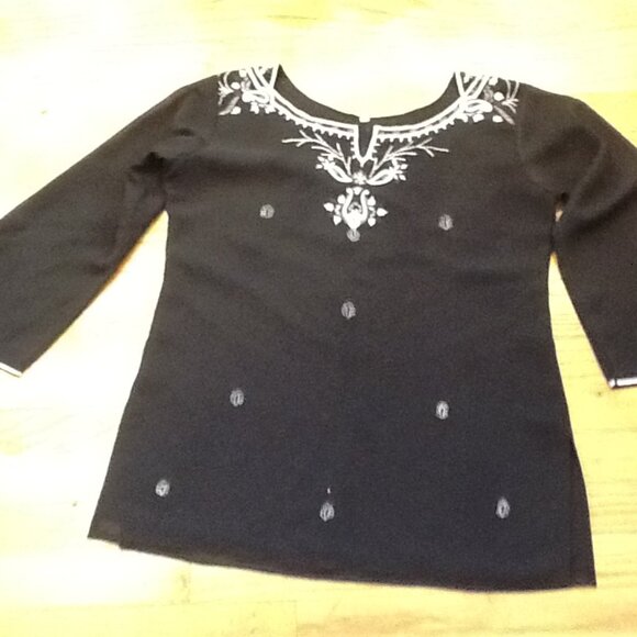 Embroidered Black and White Indian Design Blouse - Picture 2 of 3
